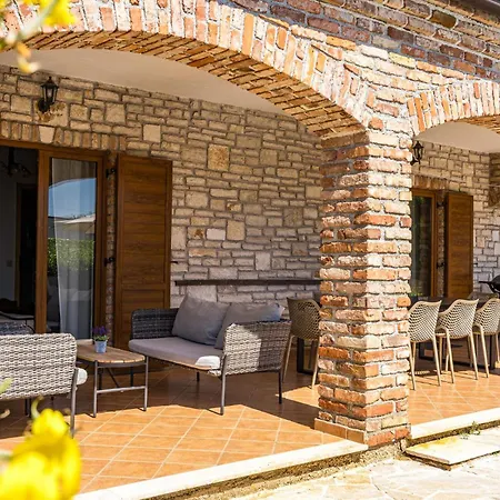 Dom wakacyjny Beautiful In Cabrunici